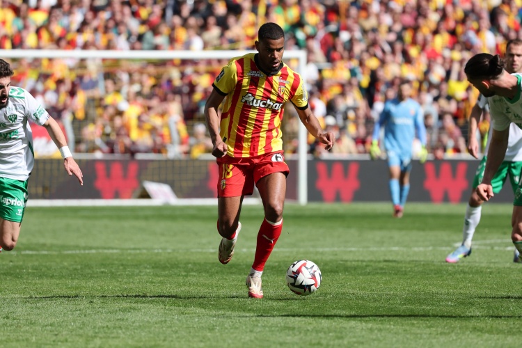 开云入口-队报：迪乌夫2500万欧不含奖金加盟国米，周五体检