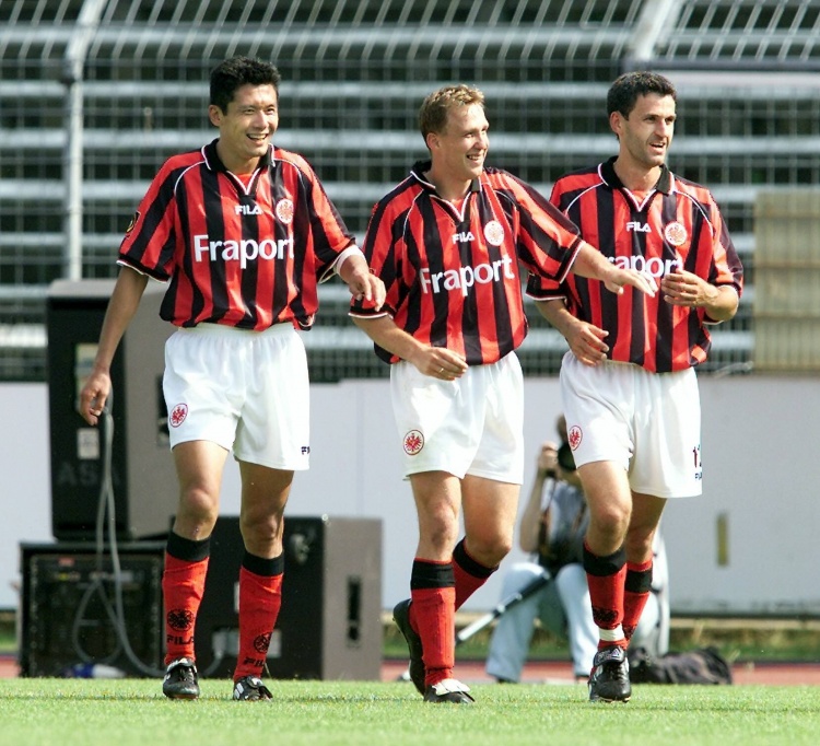 开云体育网址-德甲官博祝福杨晨52岁生日：中国德甲第一人，德甲16球10助