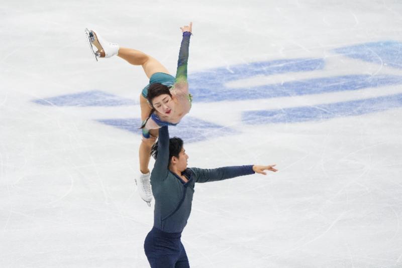 开云体育在线-复出征战米兰冬奥会，“葱桶组合”再次冲击双人滑领奖台